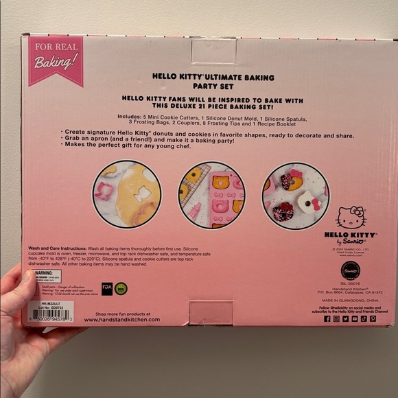 Hello Kitty Ultimate Baking Party Set NEW - Picture 2 of 2